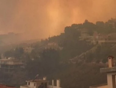 Οι συγκλονιστικές προσπάθειες δυο φίλων να γλιτώσουν από τις φλόγες (βίντεο)